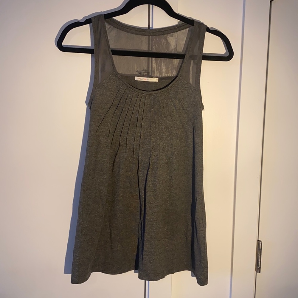 Grey tank top